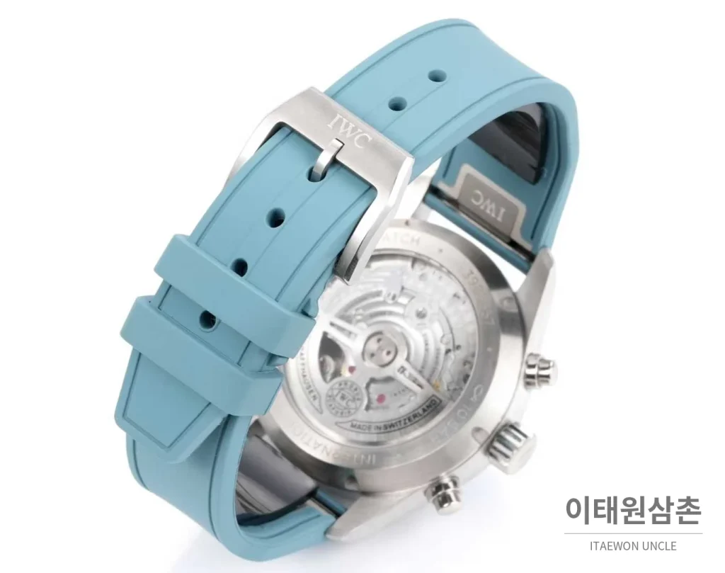 IWC 파일럿 크로노그래프 블랙골드 다이얼 러버밴드 오토매틱 41mm 블랙 / 골드 (2)