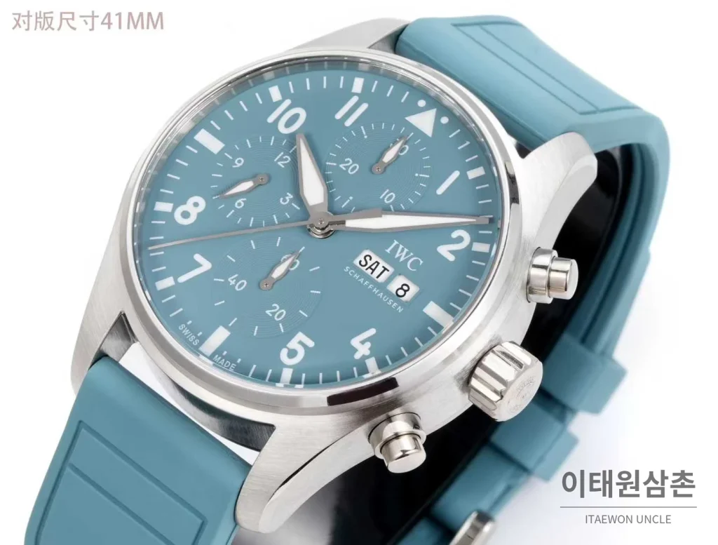 IWC 파일럿 크로노그래프 블랙골드 다이얼 러버밴드 오토매틱 41mm 블랙 / 골드 (2)