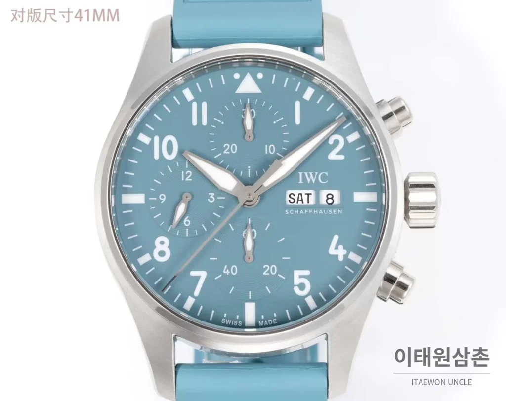 IWC 파일럿 크로노그래프 블랙골드 다이얼 러버밴드 오토매틱 41mm 블랙 / 골드 (2)