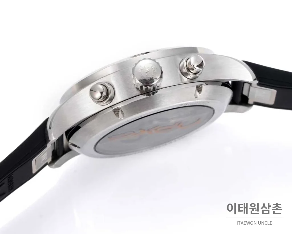 IWC 파일럿 크로노그래프 블랙골드 다이얼 러버밴드 오토매틱 41mm 블랙 / 골드