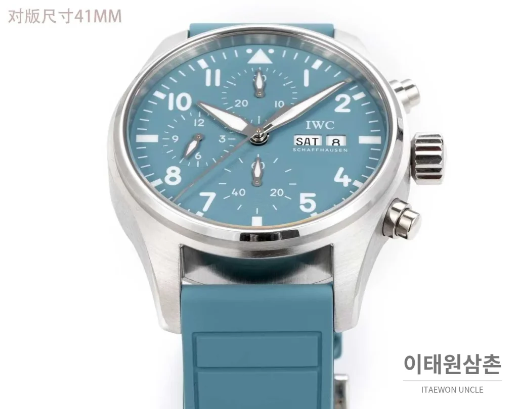 IWC 파일럿 크로노그래프 블랙골드 다이얼 러버밴드 오토매틱 41mm 블랙 / 골드 (2)