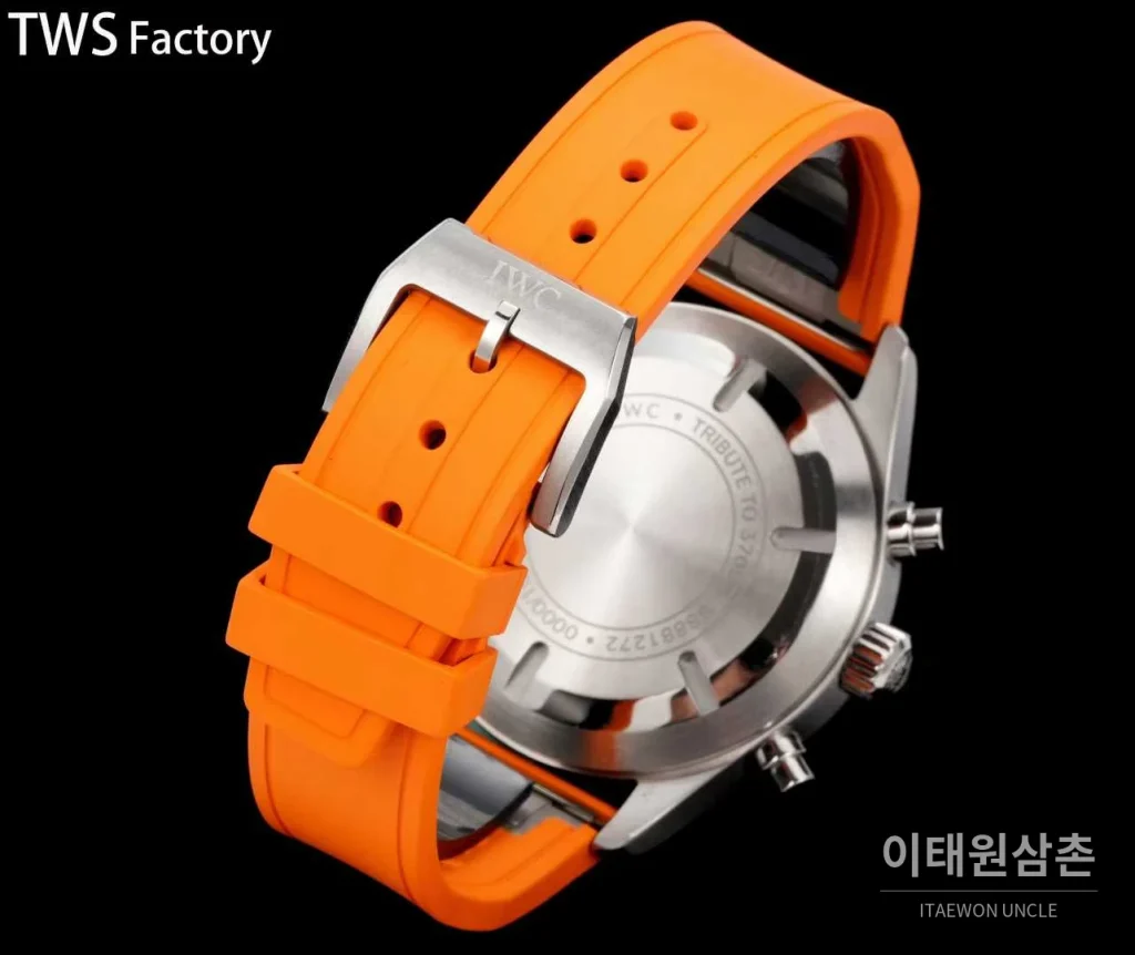 IWC 파일럿 스틸 블랙다이얼 크로노그래프 데이데이트 오토매틱 43mm 오렌지 러버 스트랩