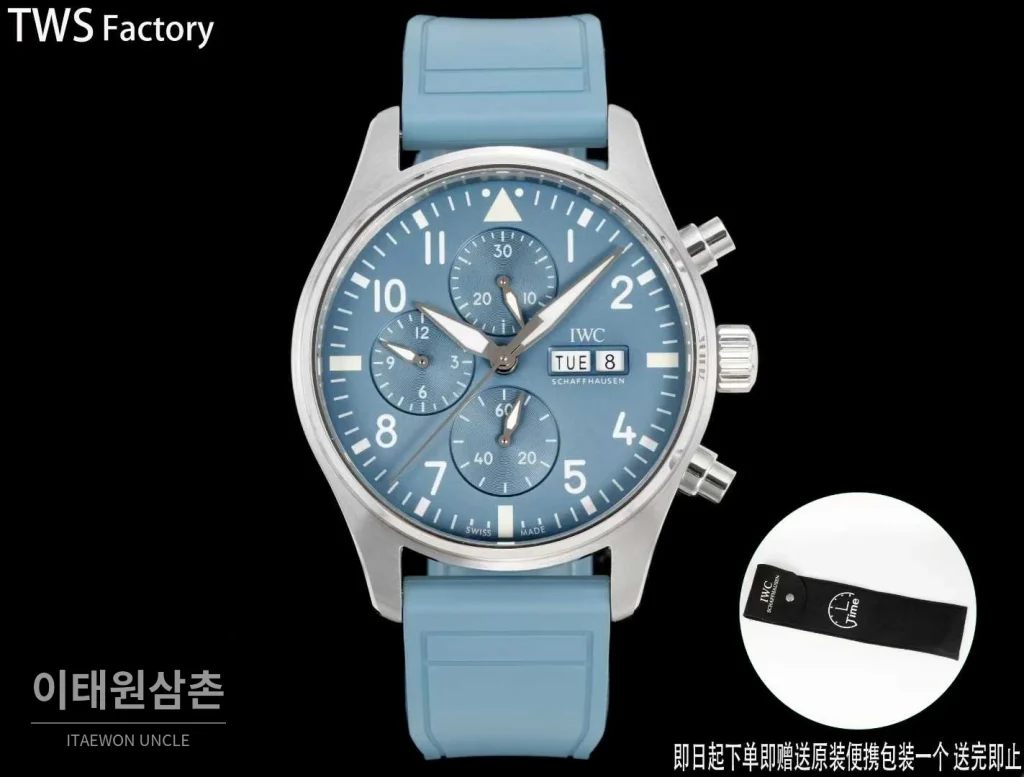 IWC 파일럿 스틸 블랙다이얼 크로노그래프 데이데이트 오토매틱 43mm 아이스블루 러버 스트랩