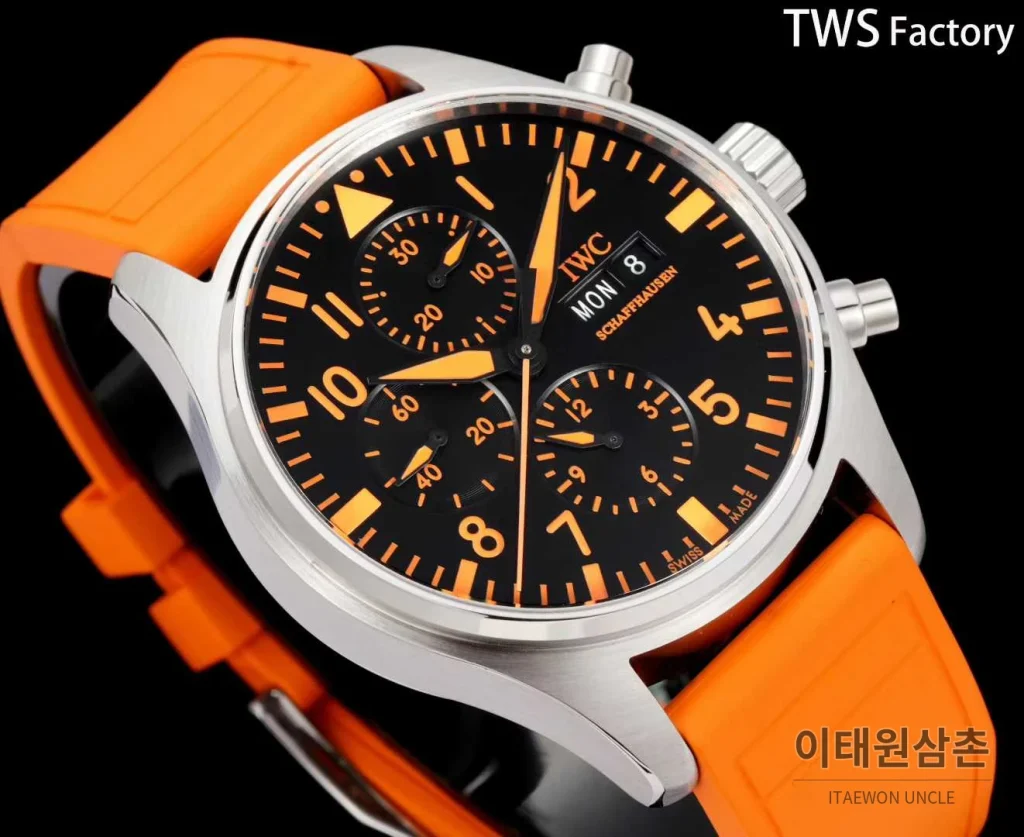 IWC 파일럿 스틸 블랙다이얼 크로노그래프 데이데이트 오토매틱 43mm 오렌지 러버 스트랩