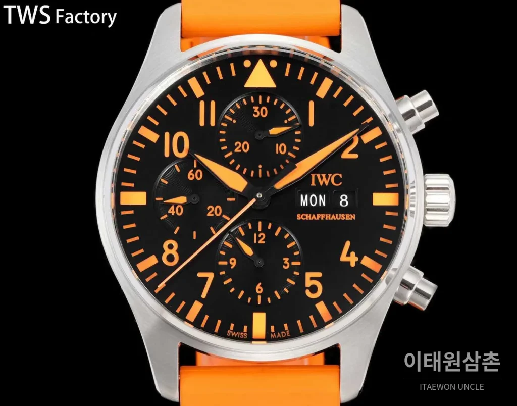 IWC 파일럿 스틸 블랙다이얼 크로노그래프 데이데이트 오토매틱 43mm 오렌지 러버 스트랩