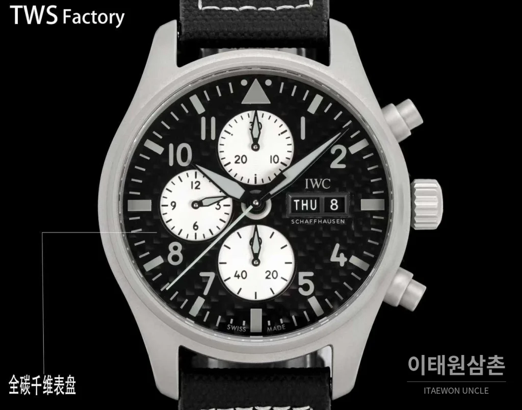 IWC 파일럿 스틸 블랙다이얼 크로노그래프 데이데이트 오토매틱 43mm 블랙 나일론 스트랩