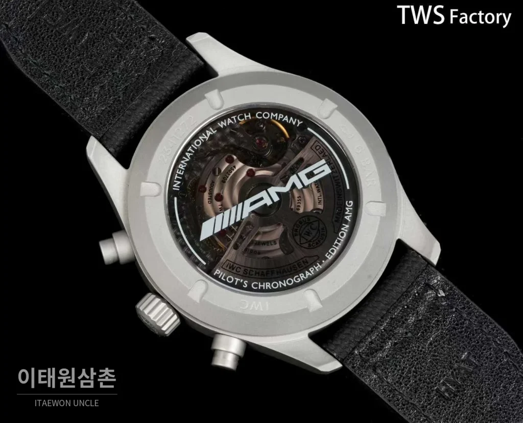 IWC 파일럿 스틸 블랙다이얼 크로노그래프 데이데이트 오토매틱 43mm 블랙 나일론 스트랩