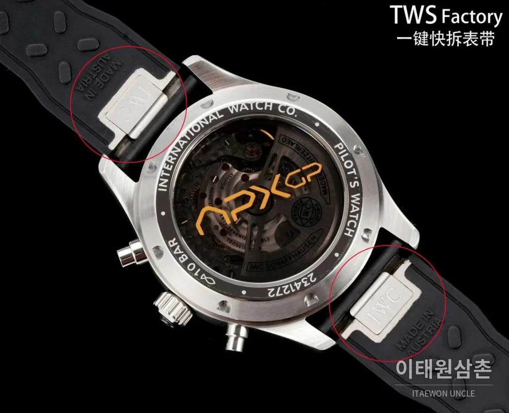 IWC 파일럿 스틸 블랙다이얼 크로노그래프 데이데이트 오토매틱 43mm 블랙 러버 스트랩