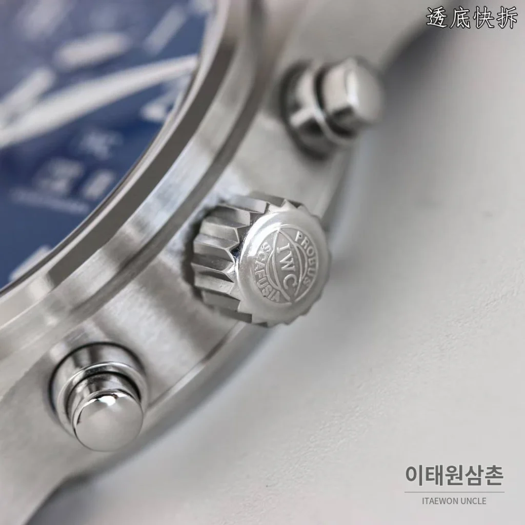 IWC 파일럿 스틸 블루다이얼 크로노그래프 오토매틱 41mm IW388103 네이비 가죽 스트랩