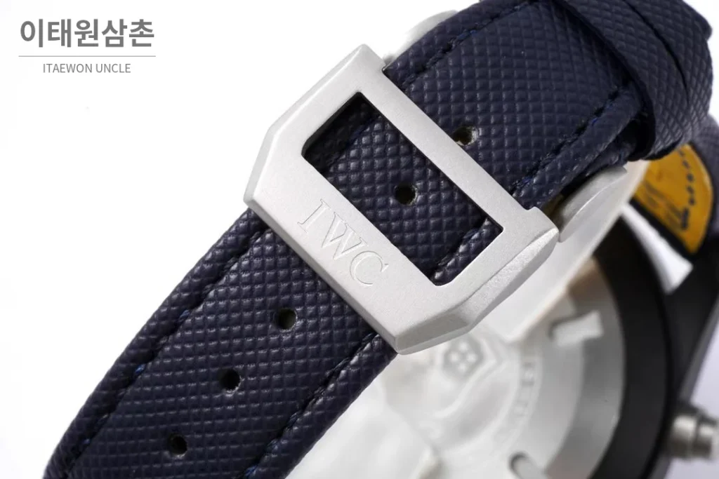 IWC 파일럿 탑건 세라믹 블랙다이얼 크로노그래프 오토매틱 44.5mm 네이비 나일론 스트랩