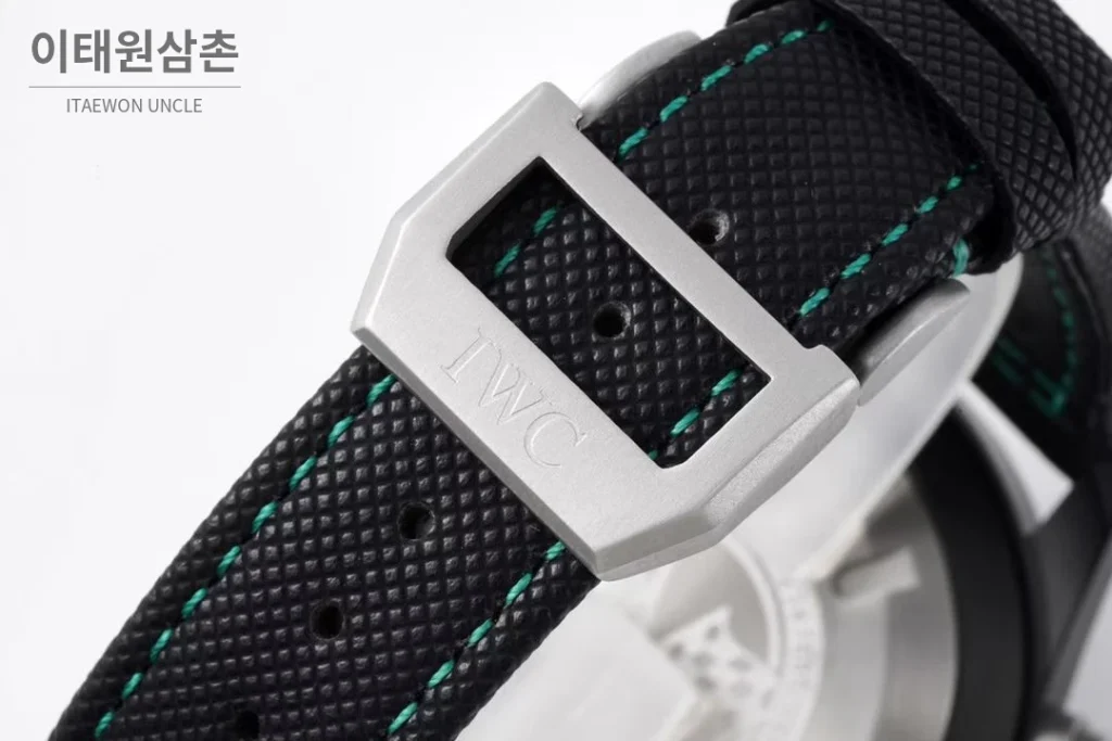 IWC 파일럿 탑건 세라믹 블랙다이얼 크로노그래프 오토매틱 44.5mm 블랙 나일론 스트랩