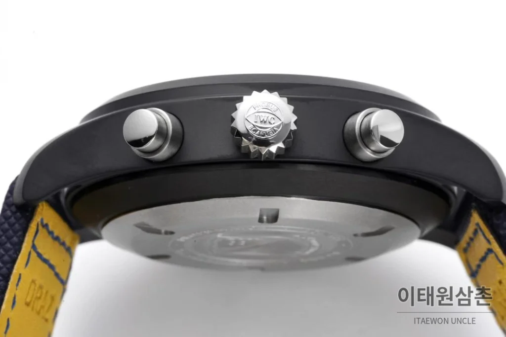 IWC 파일럿 탑건 세라믹 블랙다이얼 크로노그래프 오토매틱 44.5mm 네이비 나일론 스트랩