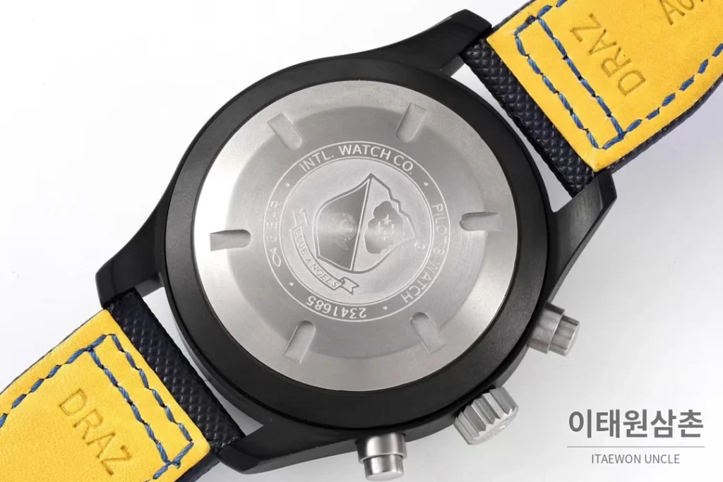 IWC 파일럿 탑건 세라믹 블랙다이얼 크로노그래프 오토매틱 44.5mm 네이비 나일론 스트랩
