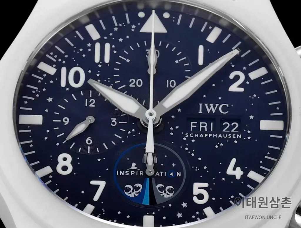 IWC 파일럿 탑건 세라믹 화이트다이얼 크로노그래프 오토매틱 44.5mm 화이트 러버 스트랩