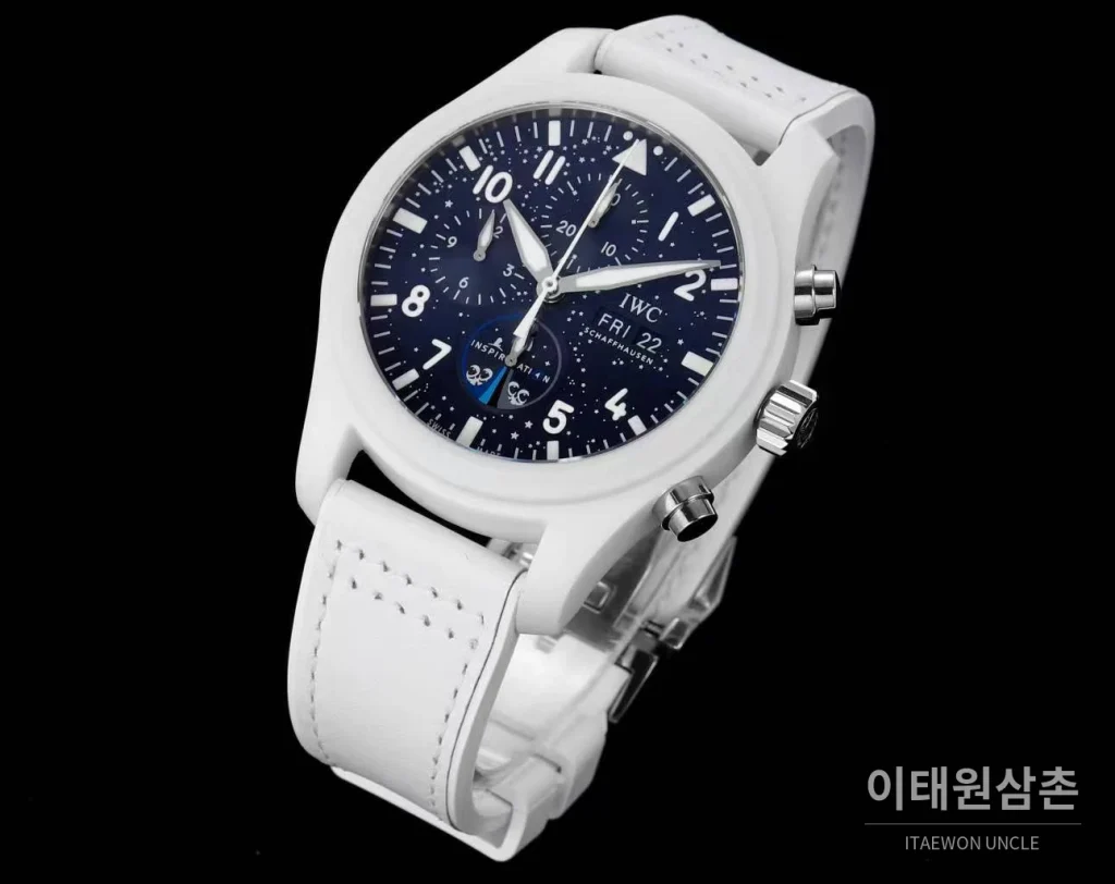 IWC 파일럿 탑건 세라믹 화이트다이얼 크로노그래프 오토매틱 44.5mm 화이트 러버 스트랩