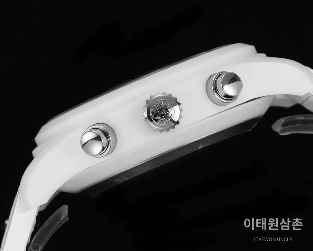 IWC 파일럿 탑건 세라믹 화이트다이얼 크로노그래프 오토매틱 44.5mm 화이트 러버 스트랩