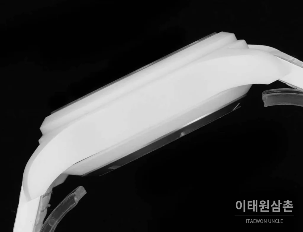 IWC 파일럿 탑건 세라믹 화이트다이얼 크로노그래프 오토매틱 44.5mm 화이트 러버 스트랩