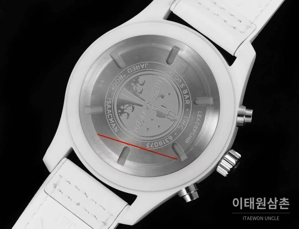 IWC 파일럿 탑건 세라믹 화이트다이얼 크로노그래프 오토매틱 44.5mm 화이트 러버 스트랩