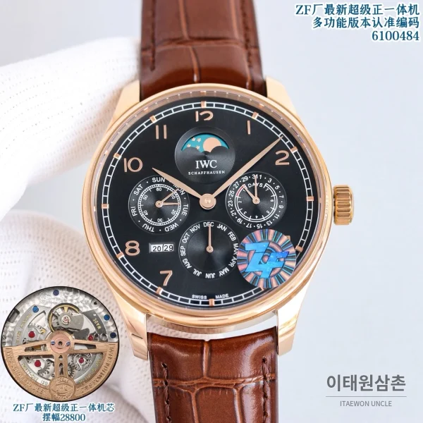 IWC 포르투기저 퍼페추얼캘린더 문페이즈 오토매틱 42.2mm 6100484 (2) IWC 포르투기저 퍼페추얼캘린더 문페이즈 오토매틱 42.2mm 6100484 블랙 다이얼 브라운 가죽 스트랩