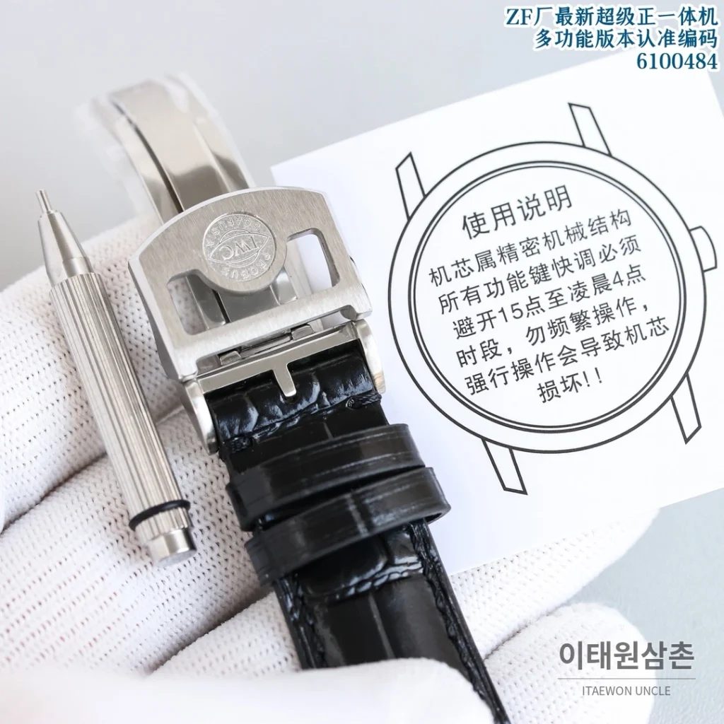 IWC 포르투기저 퍼페추얼캘린더 문페이즈 오토매틱 42.2mm 6100484 블랙 다이얼 블랙 가죽 스트랩