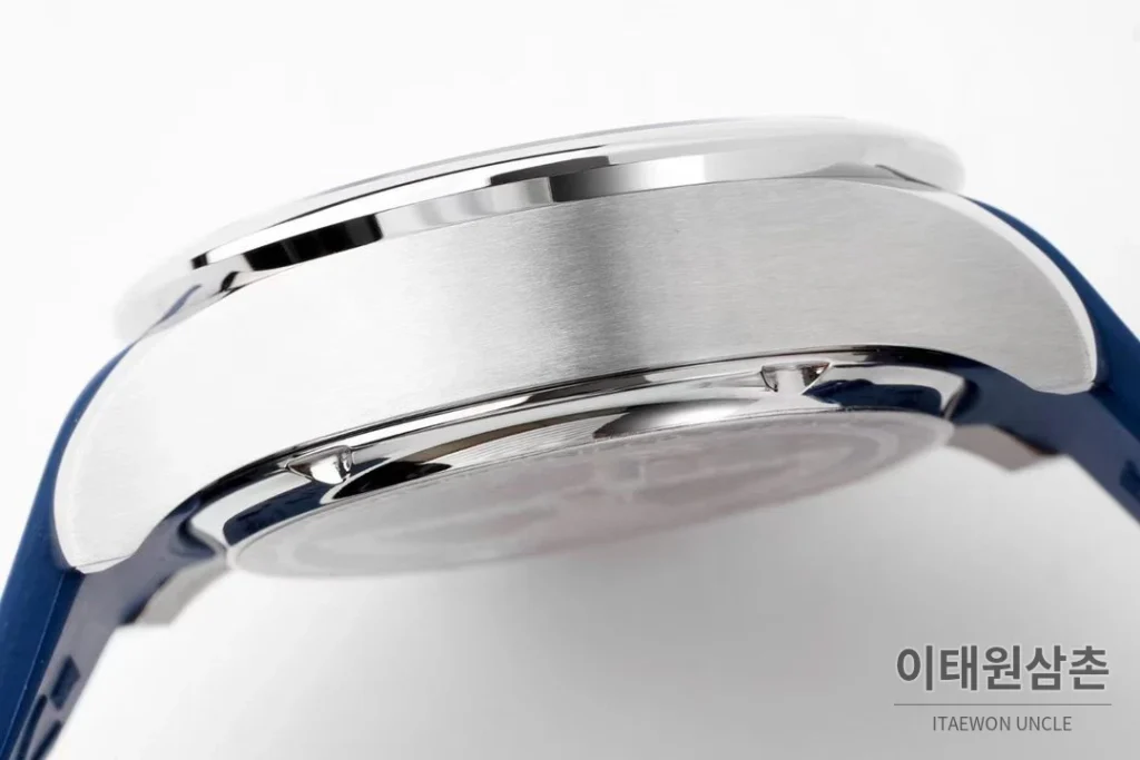 IWC 포르투기저 요트 클럽 크로노그래프 오를레바 에디션 44.6mm IW390704 네이비 다이얼 (2)