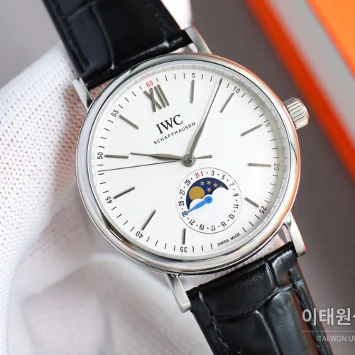 IWC 포르투기저 오토매틱 39mm 화이트 다이얼 블랙 가죽 스트랩