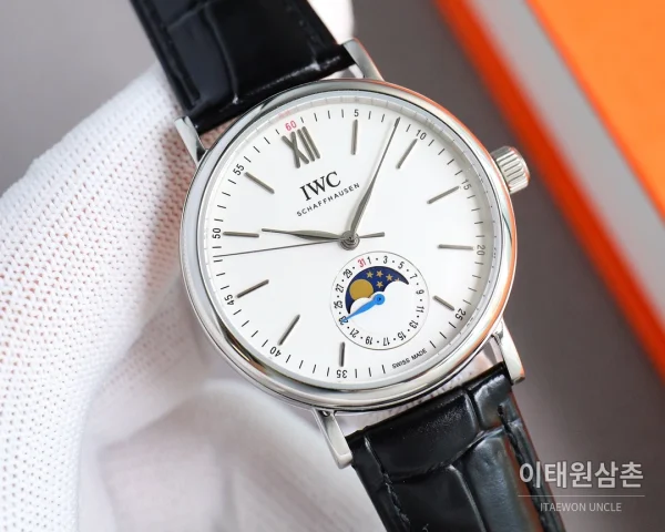 IWC 포르투기저 오토매틱 39mm 화이트 다이얼 블랙 가죽 스트랩