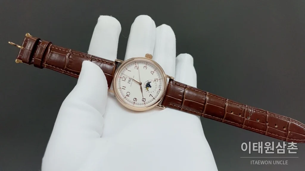 IWC 포르투기저 오토매틱 39mm 화이트 다이얼 브라운 가죽 스트랩 로즈골드 베젤