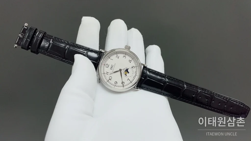 IWC 포르투기저 오토매틱 39mm 화이트 다이얼 블랙 가죽 스트랩 (2)