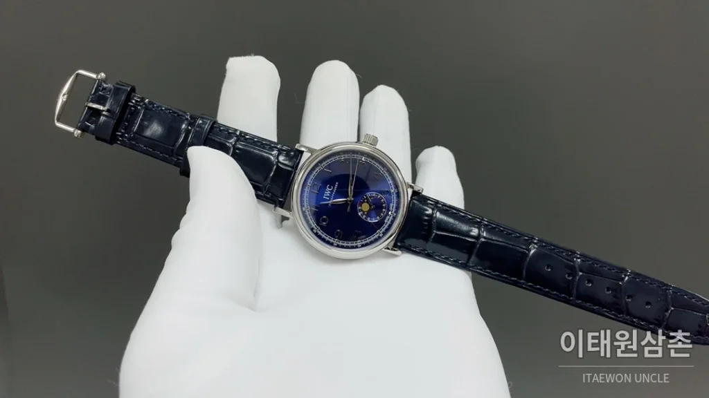 IWC 포르투기저 오토매틱 39mm 블루 다이얼 네이비 가죽 스트랩