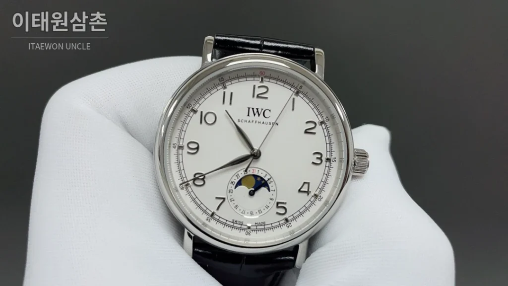 IWC 포르투기저 오토매틱 39mm 화이트 다이얼 블랙 가죽 스트랩 (2)