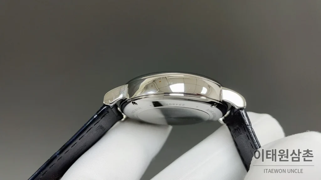 IWC 포르투기저 오토매틱 39mm 블루 다이얼 네이비 가죽 스트랩