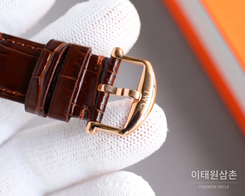 IWC 포르투기저 오토매틱 39mm 블루 다이얼 네이비 가죽 스트랩 로즈골드 베젤