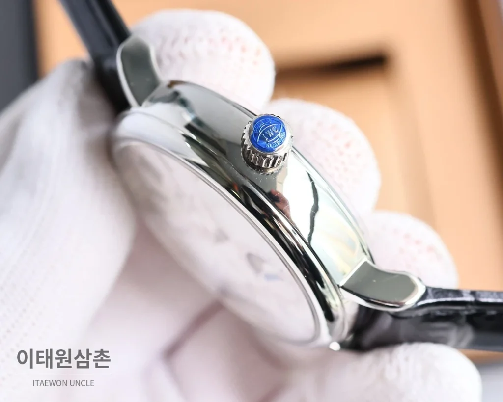IWC 포르투기저 오토매틱 39mm 화이트 다이얼 블랙 가죽 스트랩 (3)