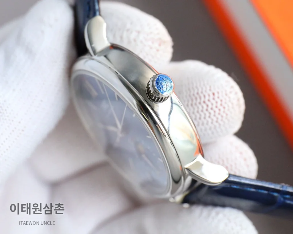 IWC 포르투기저 오토매틱 39mm 화이트 다이얼 블랙 가죽 스트랩