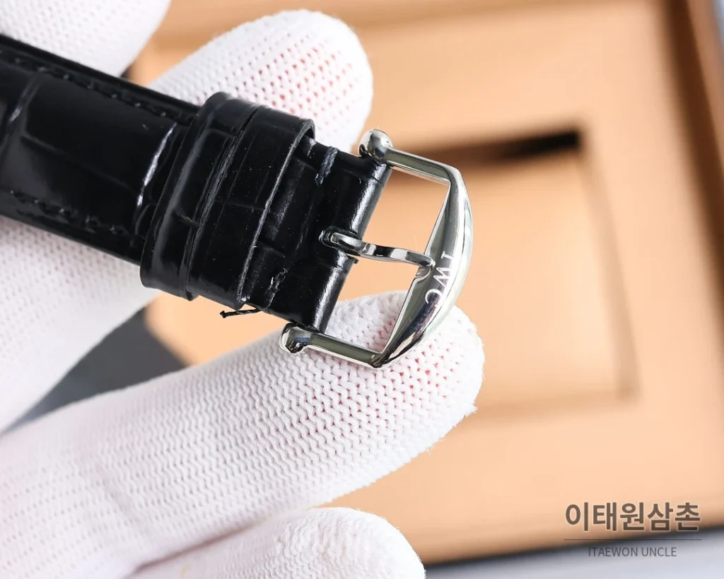 IWC 포르투기저 오토매틱 39mm 화이트 다이얼 블랙 가죽 스트랩 (3)