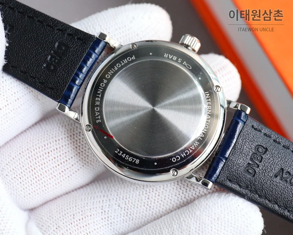 IWC 포르투기저 오토매틱 39mm 화이트 다이얼 블랙 가죽 스트랩