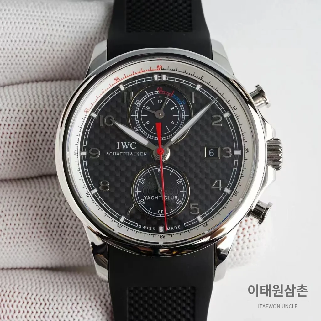 IWC 포르투기저 크로노그래프 오토매틱 45mm 블랙 다이얼 블랙 러버 스트랩