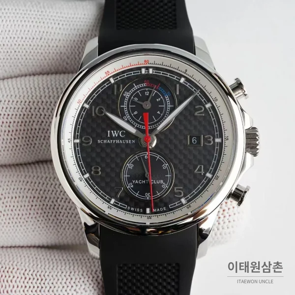 IWC 포르투기저 크로노그래프 오토매틱 45mm 블랙 다이얼 블랙 러버 스트랩