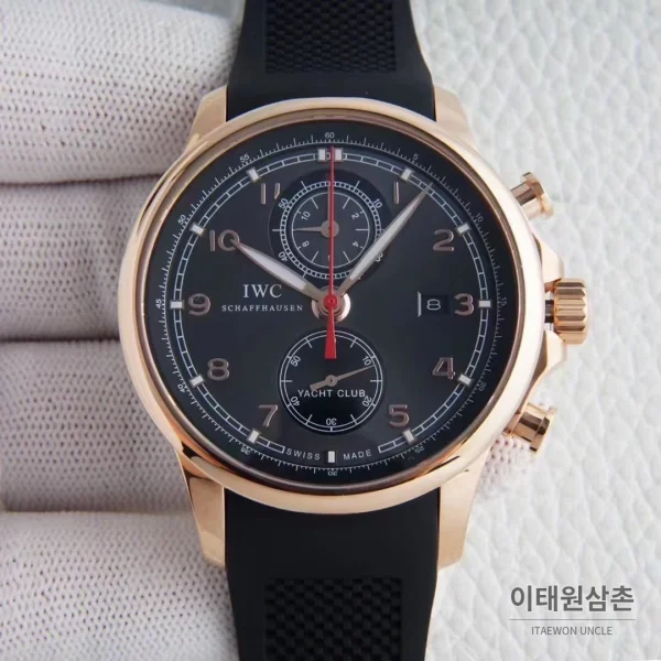 IWC 포르투기저 크로노그래프 오토매틱 45mm 블랙 다이얼 블랙 러버 스트랩 로즈골드 베젤