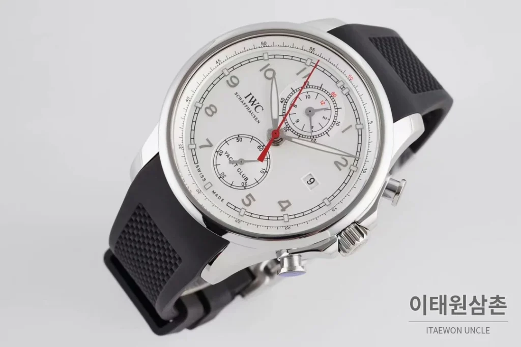 IWC 포르투기저 크로노그래프 오토매틱 45mm 화이트 다이얼 블랙 러버 스트랩