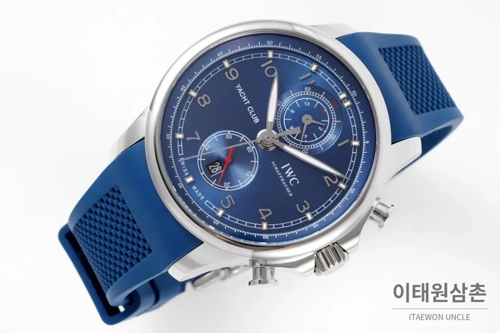 IWC 포르투기저 크로노그래프 오토매틱 45mm 네이비 다이얼 블루 러버 스트랩