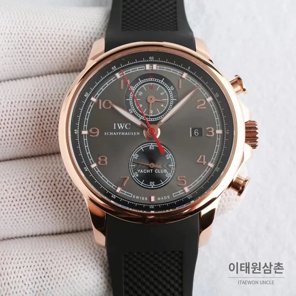 IWC 포르투기저 크로노그래프 오토매틱 45mm 블랙 다이얼 블랙 러버 스트랩 로즈골드 베젤