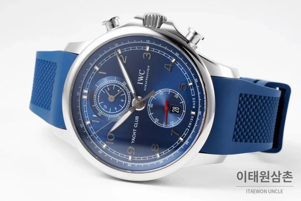 IWC 포르투기저 크로노그래프 오토매틱 45mm 네이비 다이얼 블루 러버 스트랩