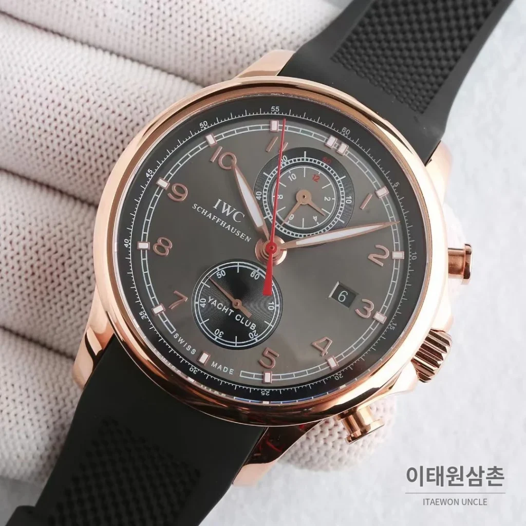 IWC 포르투기저 크로노그래프 오토매틱 45mm 블랙 다이얼 블랙 러버 스트랩 로즈골드 베젤