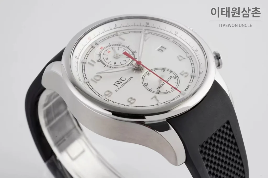 IWC 포르투기저 크로노그래프 오토매틱 45mm 화이트 다이얼 블랙 러버 스트랩