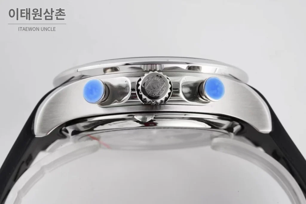 IWC 포르투기저 크로노그래프 오토매틱 45mm 화이트 다이얼 블랙 러버 스트랩