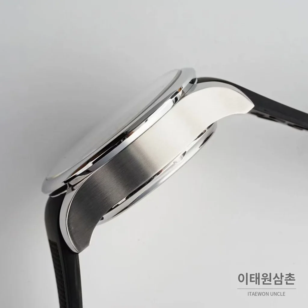 IWC 포르투기저 크로노그래프 오토매틱 45mm 블랙 다이얼 블랙 러버 스트랩