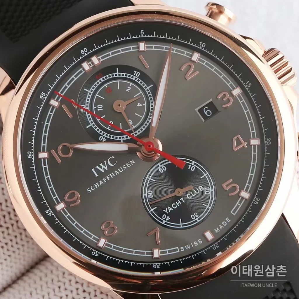 IWC 포르투기저 크로노그래프 오토매틱 45mm 블랙 다이얼 블랙 러버 스트랩 로즈골드 베젤