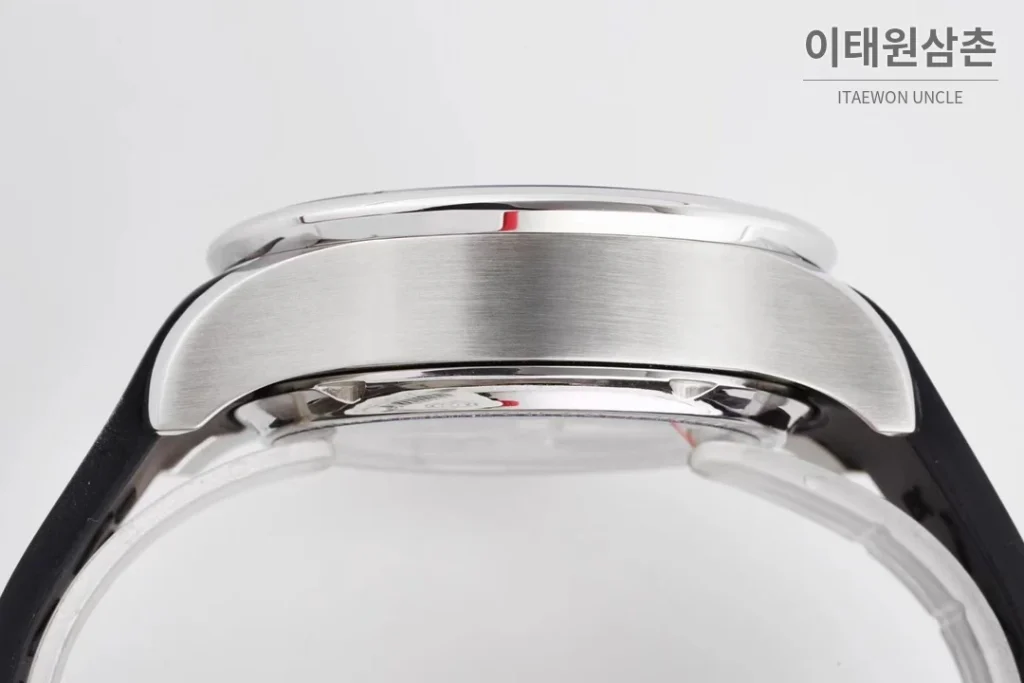 IWC 포르투기저 크로노그래프 오토매틱 45mm 화이트 다이얼 블랙 러버 스트랩